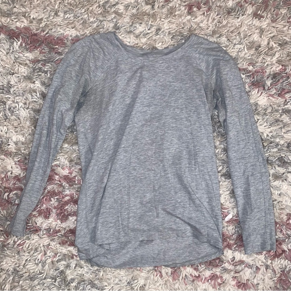 Lululemon gray long sleeve t-shirt